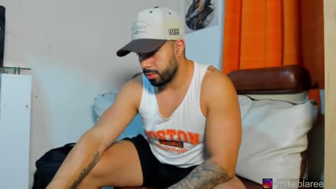 Snapshot of mikeblaree chatting on 02-09-26, 12:25 mikeblaree online show from 02-09-26, 12:25