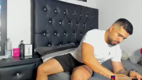 Snapshot of mikeblaree chatting on 02-09-26, 06:45 mikeblaree online show from 02-09-26, 06:45