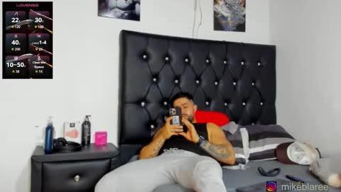 Snapshot of mikeblaree chatting on 02-12-26, 08:04 mikeblaree online show from 02-12-26, 08:04