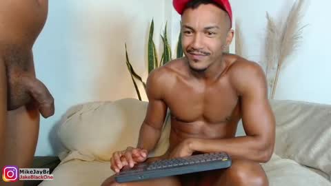 Snapshot of mikejaybr chatting on 12-04-24, 04:43 Mike Jay online show from 12-04-24, 04:43