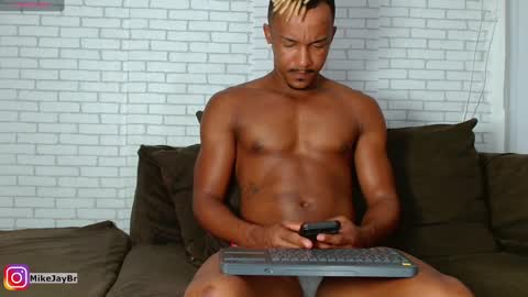Snapshot of mikejaybr chatting on 12-30-24, 03:35 Mike Jay online show from 12-30-24, 03:35