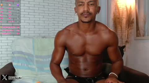 Snapshot of mikejaybr chatting on 01-22-25, 06:52 Mike Jay online show from 01-22-25, 06:52