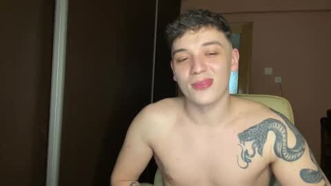 Snapshot of mikelaur chatting on 02-26-25, 08:11 MikeLaur online show from 02-26-25, 08:11