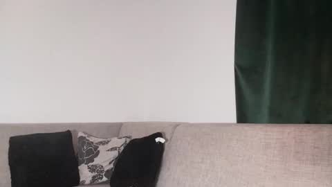 Snapshot of mikelaur chatting on 09-25-25, 06:00 MikeLaur online show from 09-25-25, 06:00