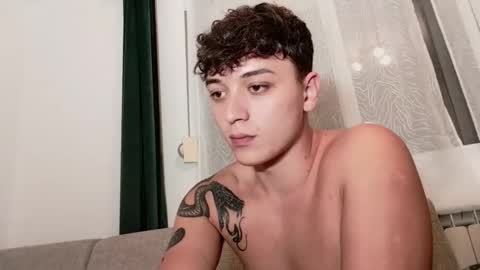 Snapshot of mikelaur chatting on 10-06-25, 06:05 MikeLaur online show from 10-06-25, 06:05