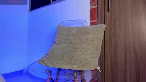 Snapshot of mikesantoss1 chatting on 02-11-26, 01:43 Mike online show from 02-11-26, 01:43