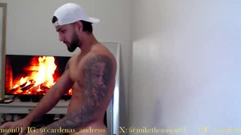 Snapshot of mikethomson01 chatting on 11-18-25, 07:40 Mike online show from 11-18-25, 07:40