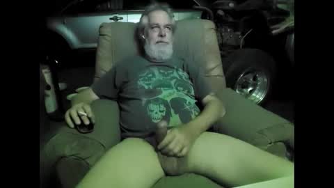 Snapshot of mikevm420 chatting on 03-04-26, 05:46 mike online show from 03-04-26, 05:46