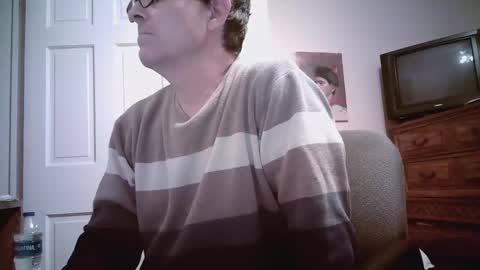 Snapshot of mikewulds chatting on 12-28-24, 12:36 Mike online show from 12-28-24, 12:36