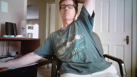 Snapshot of mikewulds chatting on 09-09-25, 06:18 Mike online show from 09-09-25, 06:18