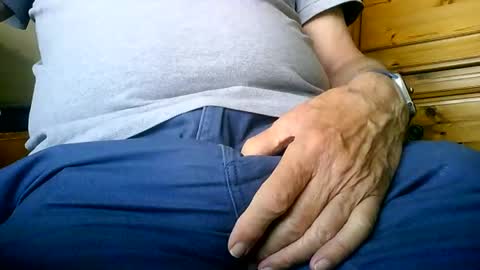 Snapshot of mikeybed chatting on 07-13-26, 09:23 mikeybed online show from 07-13-26, 09:23
