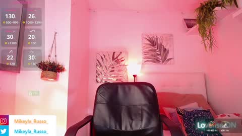 Snapshot of mikeyla_russo_ chatting on 01-10-25, 09:20 Mikeyla  online show from 01-10-25, 09:20