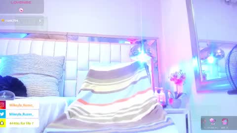 Snapshot of mikeyla_russo_ chatting on 09-20-25, 08:32 Mikeyla  online show from 09-20-25, 08:32