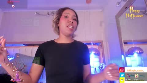 Snapshot of mikeyla_russo_ chatting on 10-22-25, 08:52 Mikeyla  online show from 10-22-25, 08:52