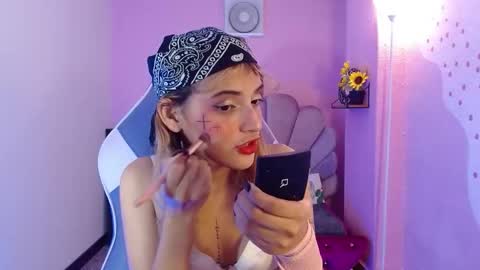 Snapshot of mikka_ela chatting on 10-17-25, 01:46 Mikka 3 online show from 10-17-25, 01:46