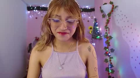 Snapshot of mikka_ela chatting on 12-21-25, 01:40 Mikka 3 online show from 12-21-25, 01:40