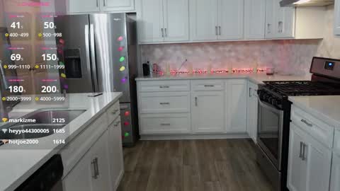 Snapshot of mikmagik chatting on 12-31-24, 01:04 Mikaylah online show from 12-31-24, 01:04