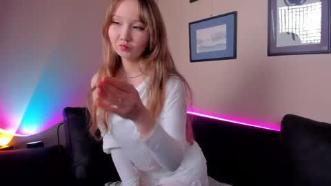 Snapshot of miku_takashima chatting on 04-12-26, 11:48 Miku online show from 04-12-26, 11:48