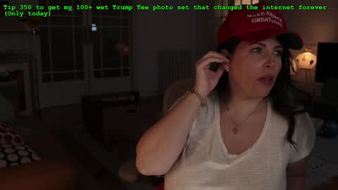 Snapshot of mila_ chatting on 01-21-25, 07:37 Princess Consuela Banana Hammock online show from 01-21-25, 07:37