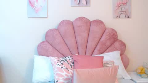 mila_adamss online show from 04-23-26, 12:29