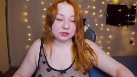 Snapshot of mila_foxxxy chatting on 01-21-25, 11:35 Mila shy sensual person online show from 01-21-25, 11:35