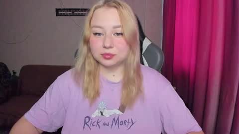 Snapshot of mila_foxxxy chatting on 11-05-25, 08:36 Mila shy sensual person online show from 11-05-25, 08:36