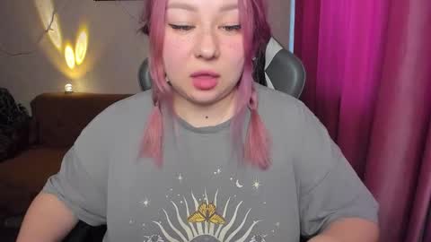 Snapshot of mila_foxxxy chatting on 11-30-25, 09:02 Mila shy sensual person online show from 11-30-25, 09:02