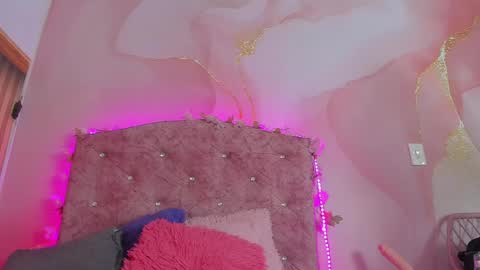mila_grace_ online show from 04-01-26, 06:38