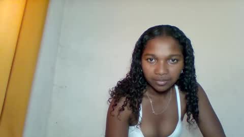 mila_lunah online show from 04-15-26, 09:27