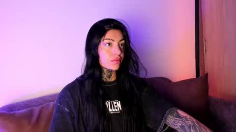     online show from 11-05-25, 12:21