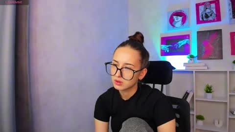 Snapshot of mila_niki chatting on 11-19-25, 02:00 mila_niki online show from 11-19-25, 02:00