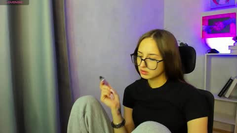 Snapshot of mila_niki chatting on 11-20-25, 01:50 mila_niki online show from 11-20-25, 01:50