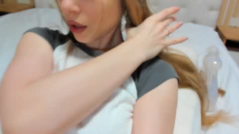 Snapshot of mila_polly_and_forester chatting on 01-30-25, 12:07 Julia and Edson online show from 01-30-25, 12:07