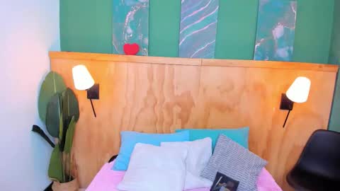 Mila and samy online show from 10-31-25, 12:17