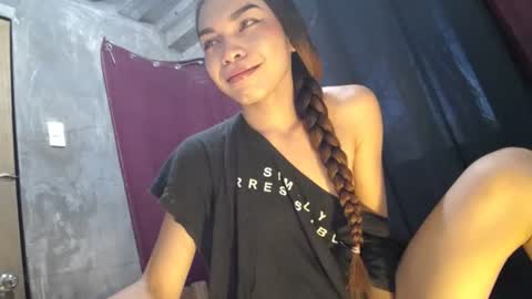 mila_seductressxx online show from 06-16-26, 12:46