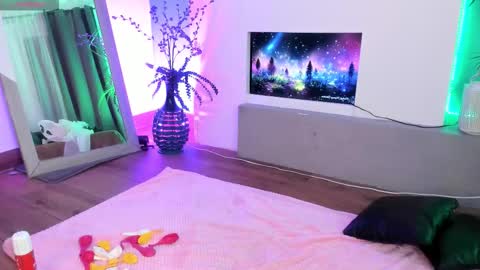 Mila online show from 10-17-25, 11:57