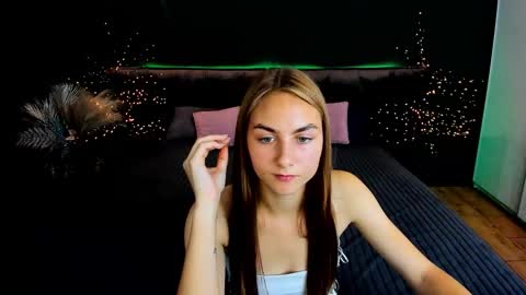 Milla online show from 09-19-25, 12:28