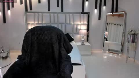 Mila online show from 04-28-26, 03:00