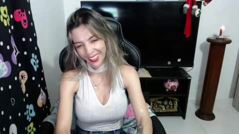 Snapshot of milacoxx8819 chatting on 01-22-25, 11:43 milacoxx8819 online show from 01-22-25, 11:43