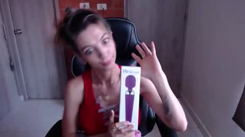 Snapshot of milacoxx8819 chatting on 02-01-25, 03:18 milacoxx8819 online show from 02-01-25, 03:18