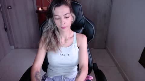 Snapshot of milacoxx8819 chatting on 02-04-25, 12:33 milacoxx8819 online show from 02-04-25, 12:33