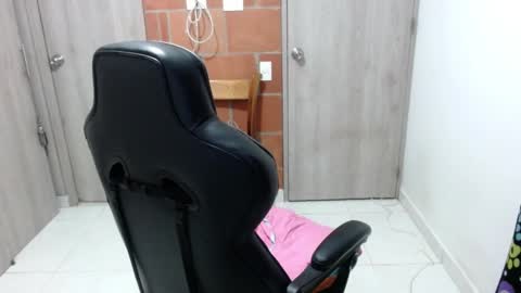 Snapshot of milacoxx8819 chatting on 02-04-25, 10:02 milacoxx8819 online show from 02-04-25, 10:02