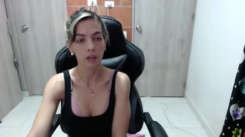 Snapshot of milacoxx8819 chatting on 02-05-25, 12:06 milacoxx8819 online show from 02-05-25, 12:06