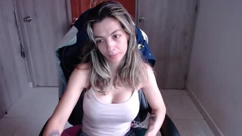 Snapshot of milacoxx8819 chatting on 02-08-25, 02:49 milacoxx8819 online show from 02-08-25, 02:49