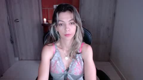 Snapshot of milacoxx8819 chatting on 02-12-25, 12:12 milacoxx8819 online show from 02-12-25, 12:12