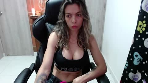 Snapshot of milacoxx8819 chatting on 02-26-25, 11:52 milacoxx8819 online show from 02-26-25, 11:52