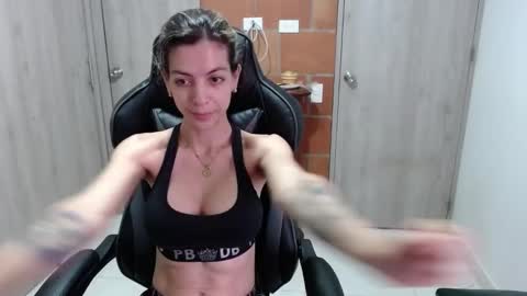 Snapshot of milacoxx8819 chatting on 03-05-25, 01:28 milacoxx8819 online show from 03-05-25, 01:28