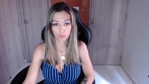 Snapshot of milacoxx8819 chatting on 03-08-25, 03:35 milacoxx8819 online show from 03-08-25, 03:35