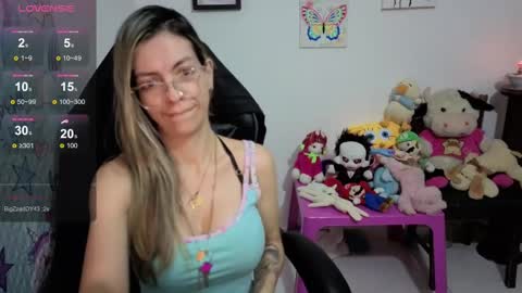 Snapshot of milacoxx8819 chatting on 09-17-25, 11:39 milacoxx8819 online show from 09-17-25, 11:39
