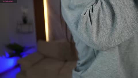 milacrave online show from 12-02-25, 11:48